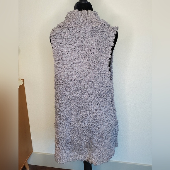 Coffee Shop Sherpa Vest - Picture 5 of 15